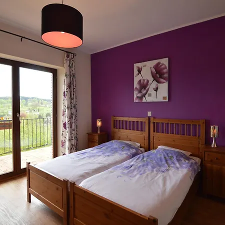 Panoramic Retreat, Thirimont بيت للعطل وايمس